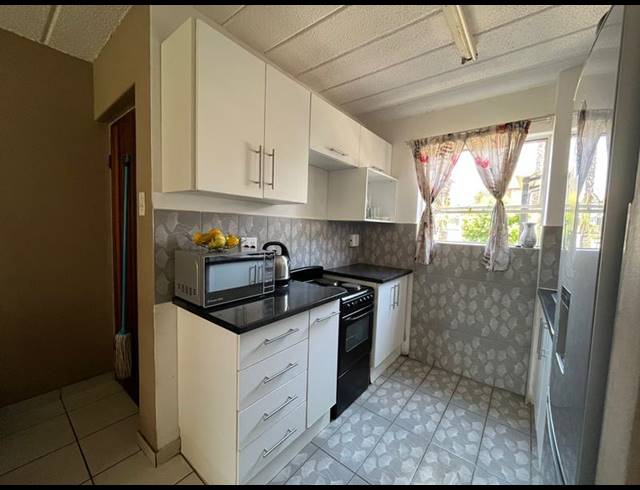 2 BEDROOM PROPERTY TO RENT IN GLEN MARAIS